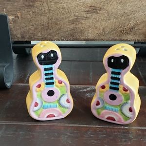 NWT- Salt & Pepper shakers🎸